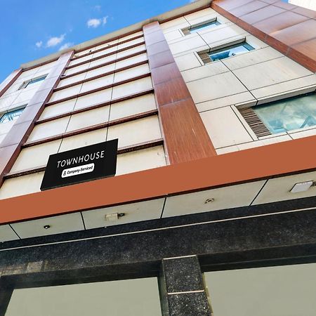 Super Townhouse Arakashan Road Paharganj Formerly Mohan International New Delhi Exterior photo