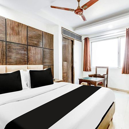 Super Townhouse Arakashan Road Paharganj Formerly Mohan International New Delhi Exterior photo