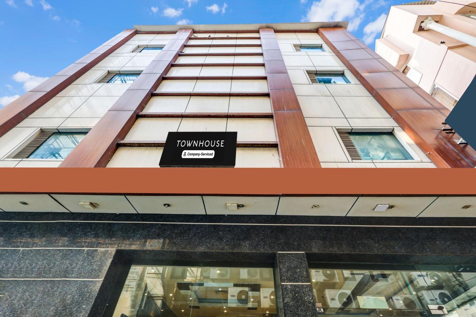 Super Townhouse Arakashan Road Paharganj Formerly Mohan International New Delhi Exterior photo