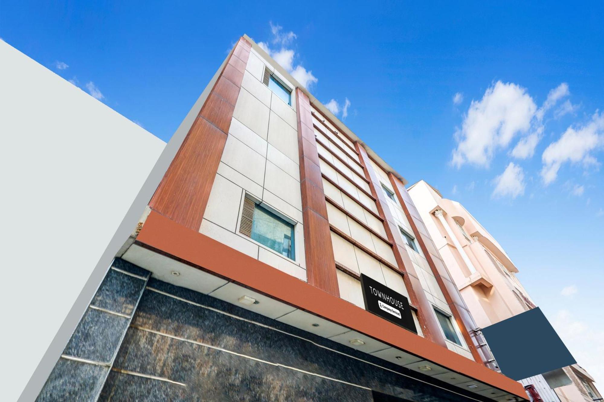 Super Townhouse Arakashan Road Paharganj Formerly Mohan International New Delhi Exterior photo