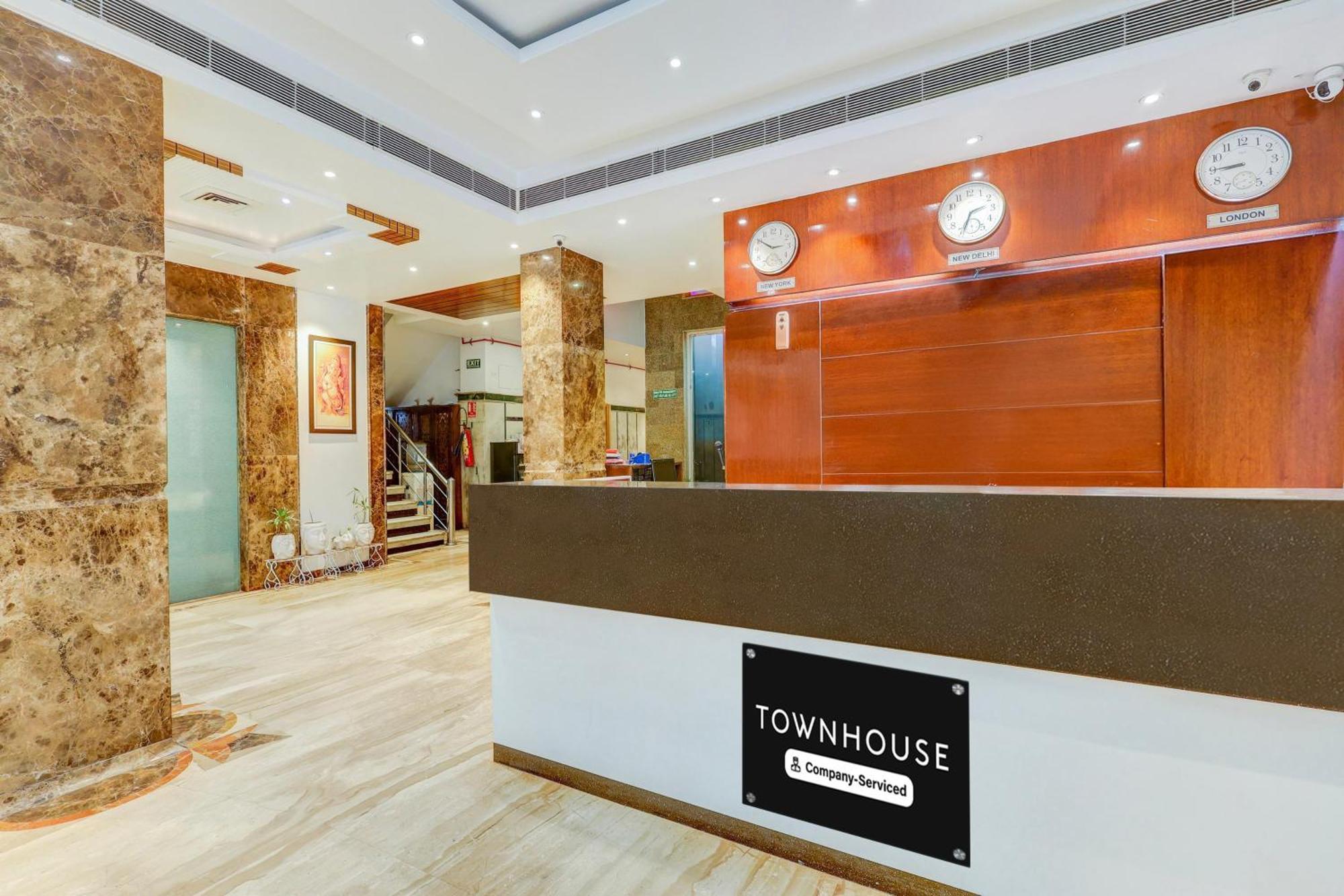 Super Townhouse Arakashan Road Paharganj Formerly Mohan International New Delhi Exterior photo
