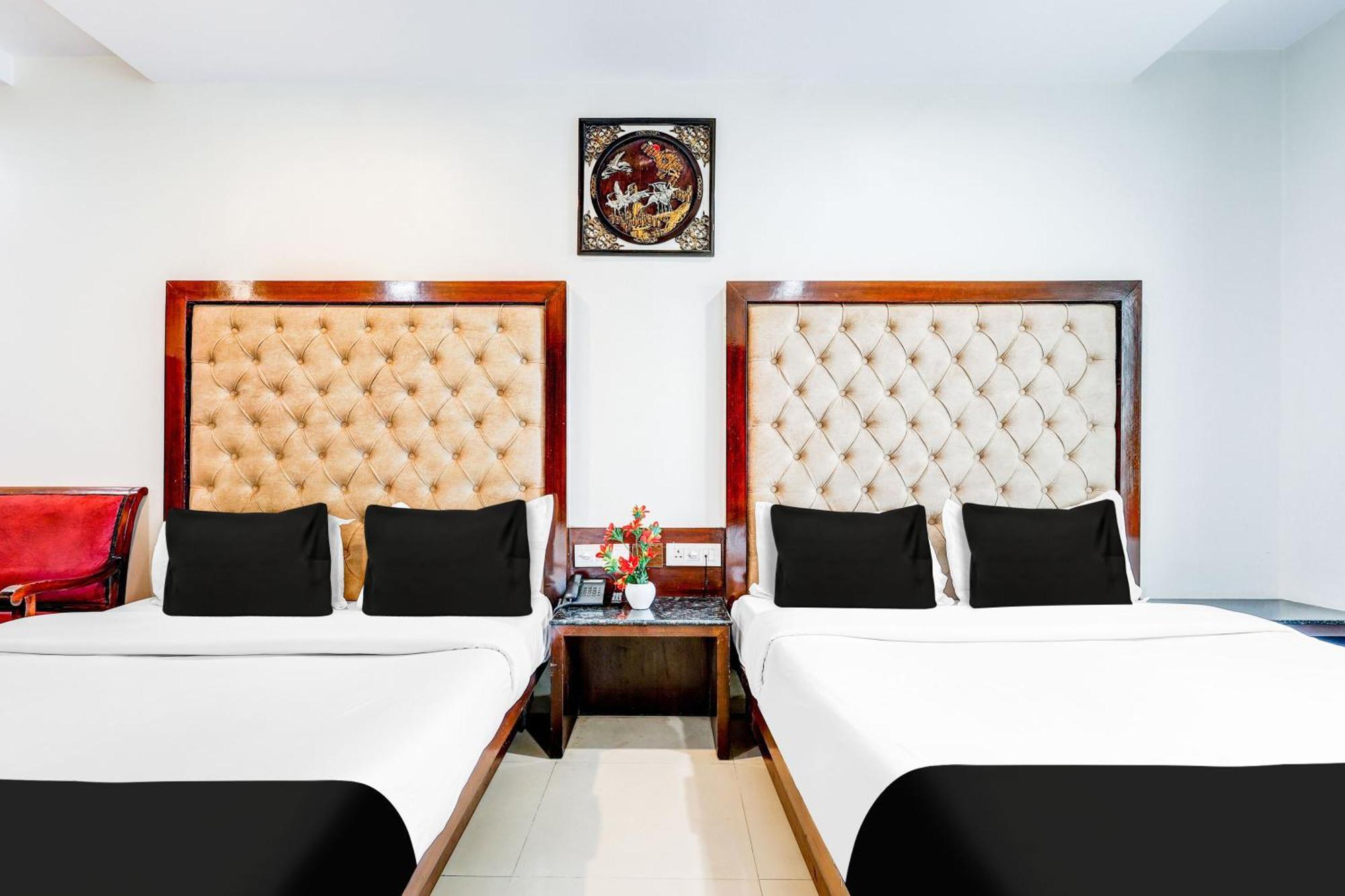Super Townhouse Arakashan Road Paharganj Formerly Mohan International New Delhi Exterior photo