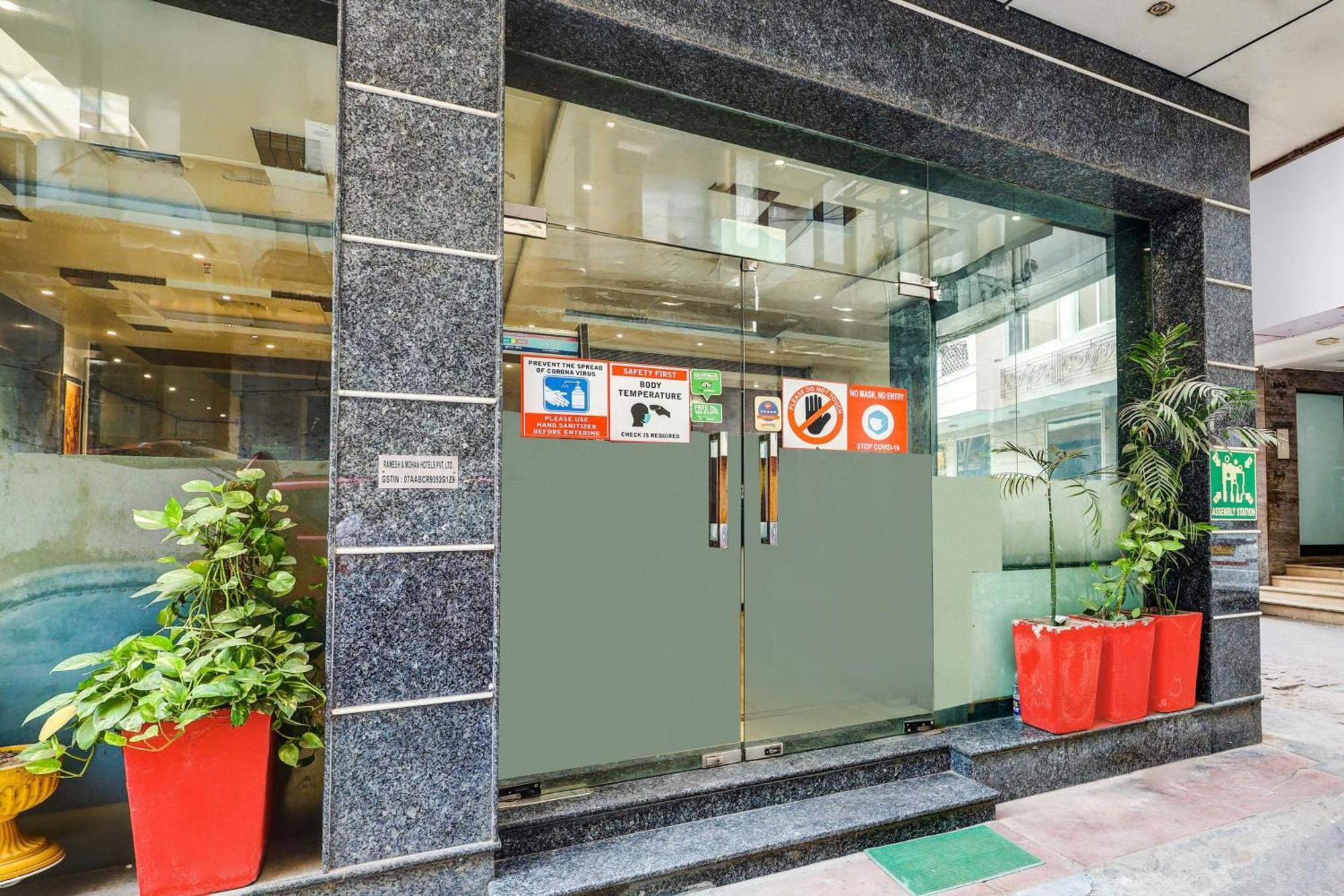 Super Townhouse Arakashan Road Paharganj Formerly Mohan International New Delhi Exterior photo