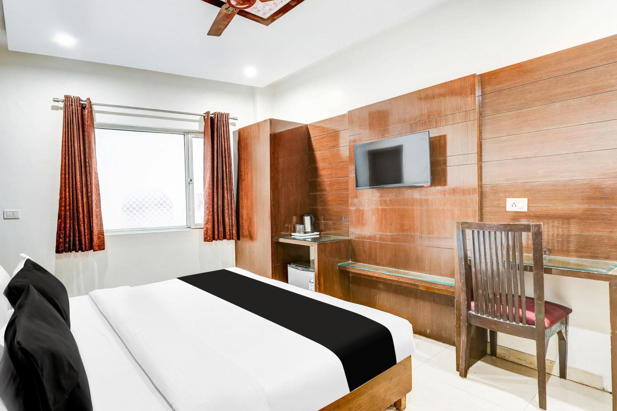 Super Townhouse Arakashan Road Paharganj Formerly Mohan International New Delhi Exterior photo