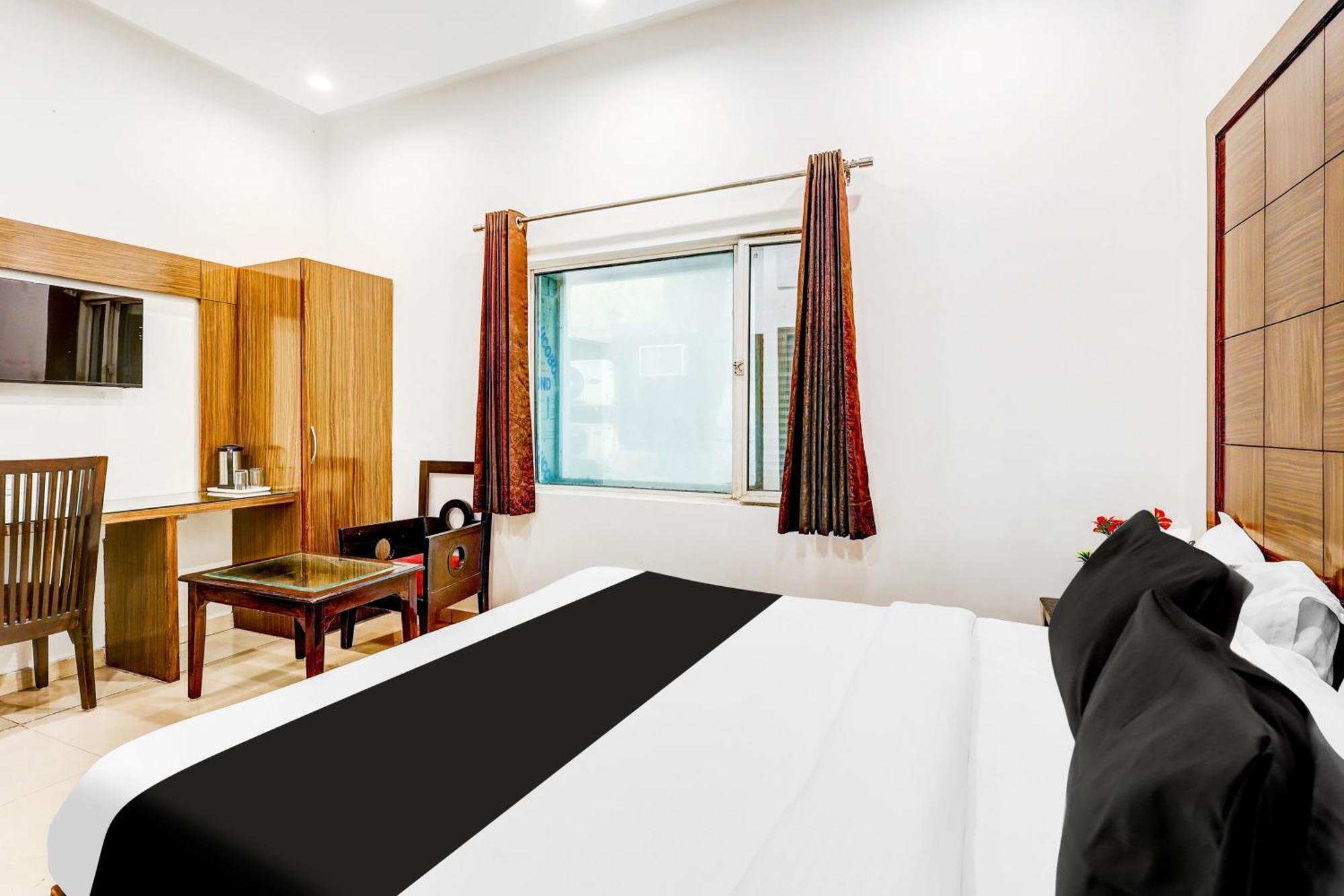 Super Townhouse Arakashan Road Paharganj Formerly Mohan International New Delhi Exterior photo