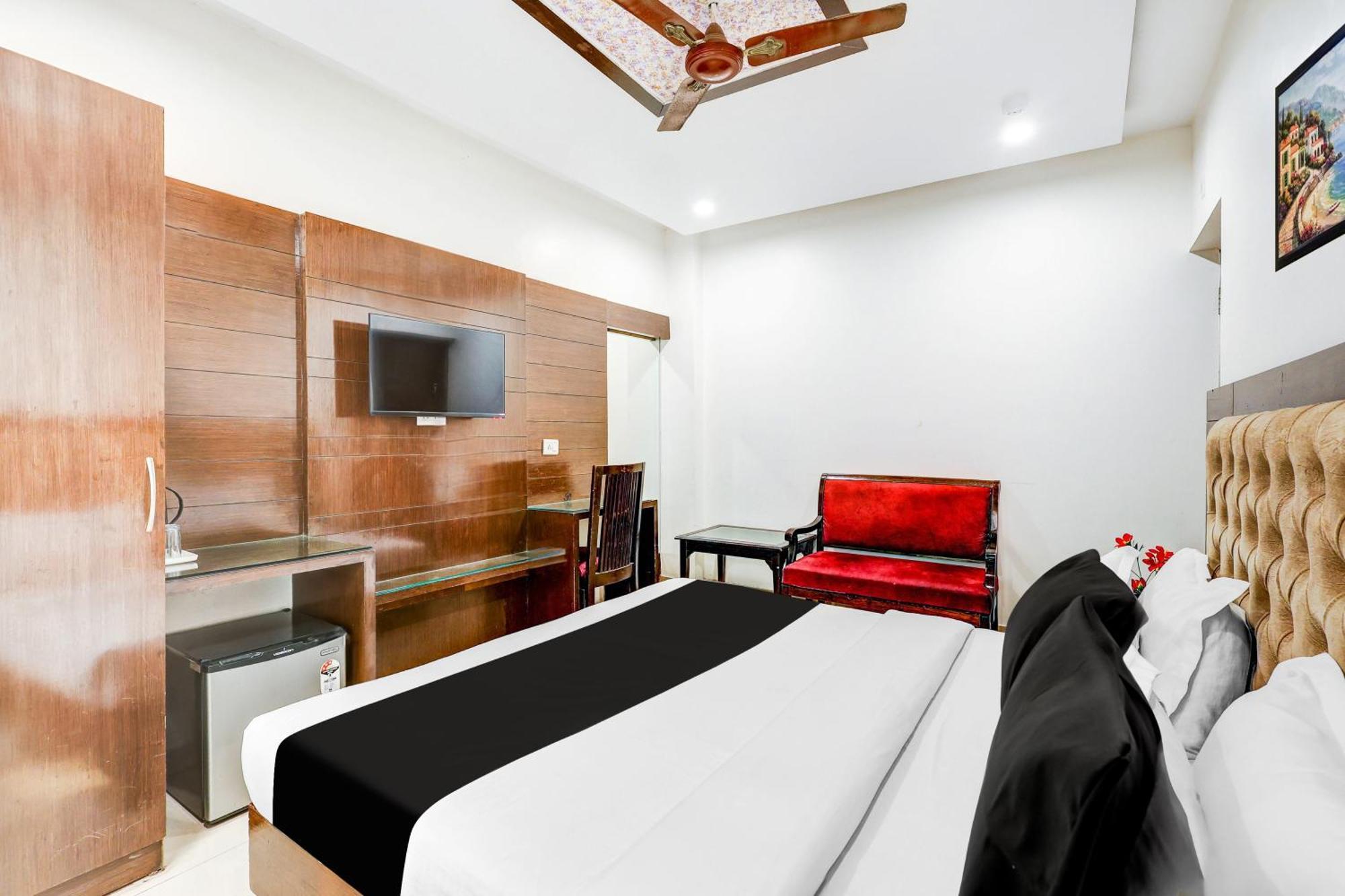 Super Townhouse Arakashan Road Paharganj Formerly Mohan International New Delhi Exterior photo