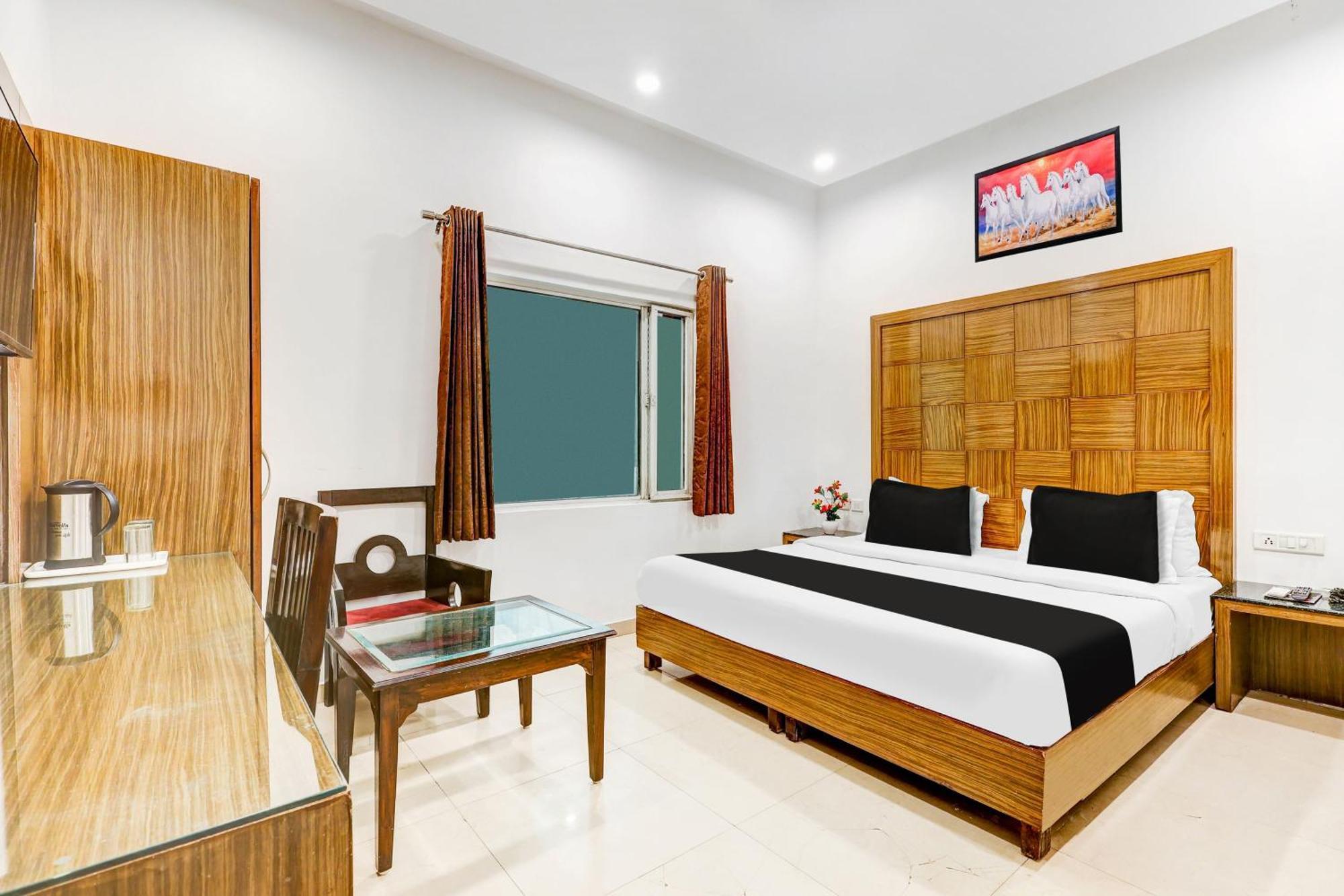 Super Townhouse Arakashan Road Paharganj Formerly Mohan International New Delhi Exterior photo